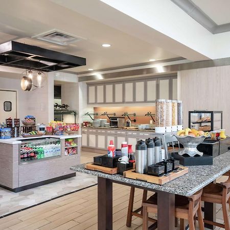 Hilton Garden Inn Louisville East Bagian luar foto