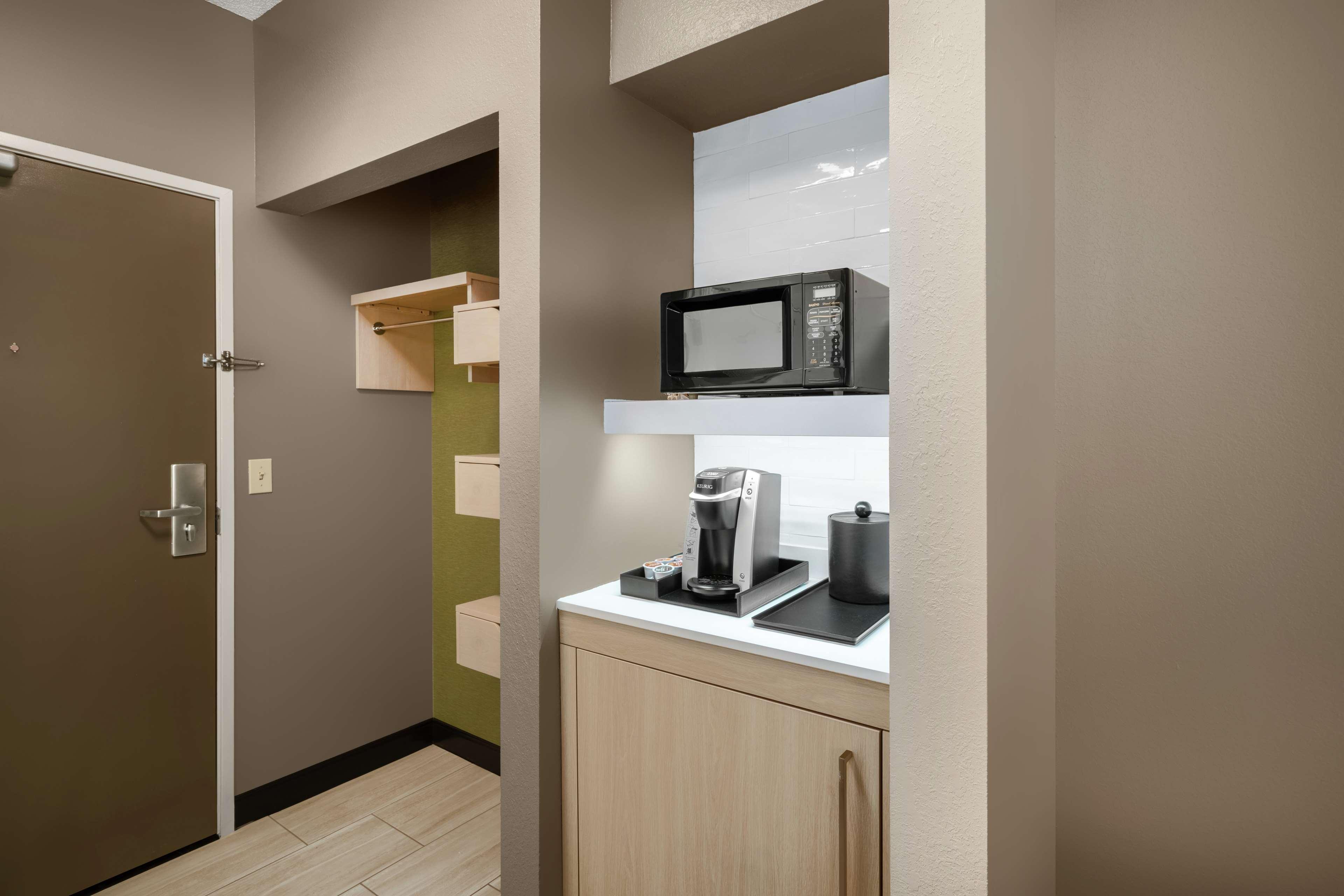 Hilton Garden Inn Louisville East Bagian luar foto