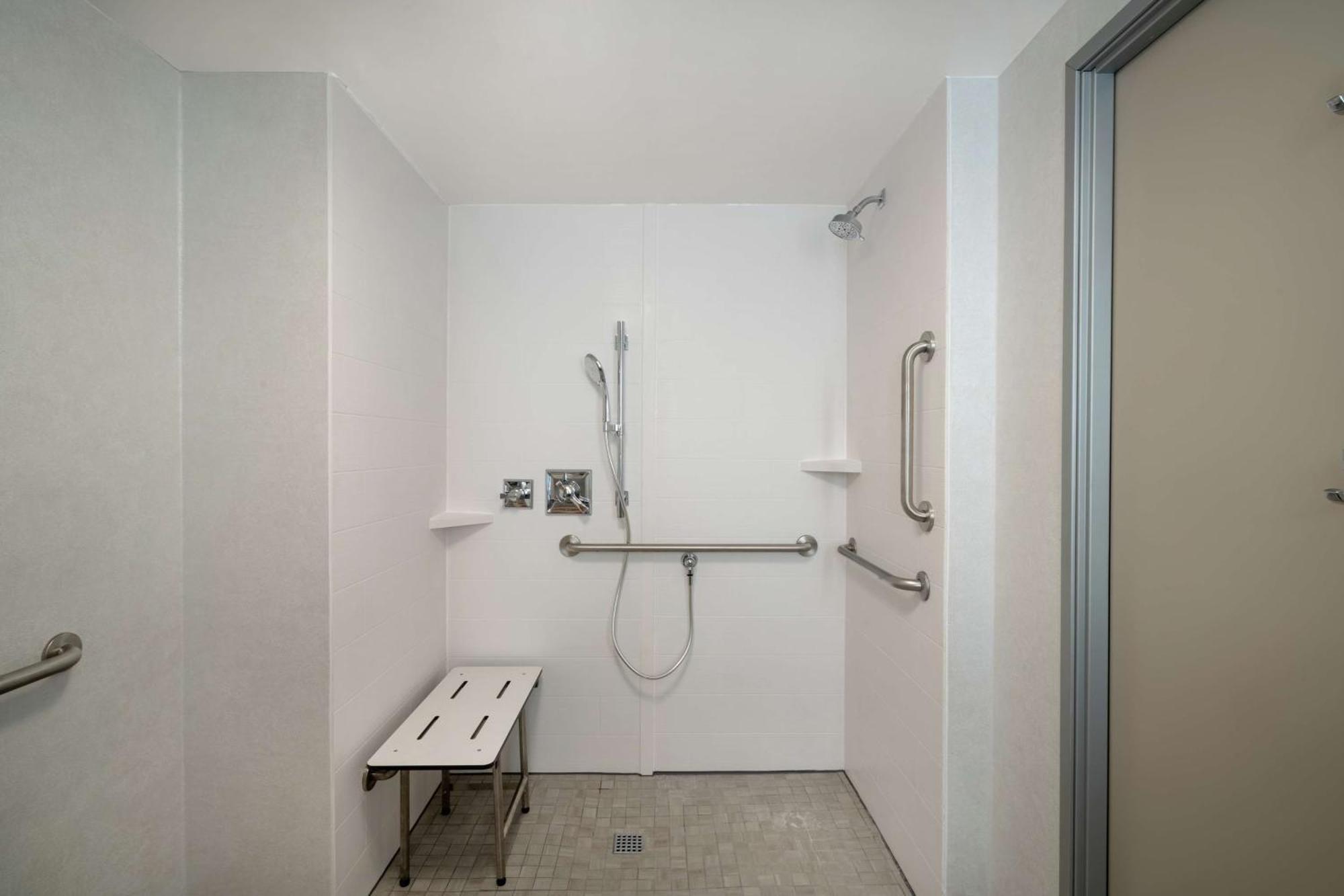 Hilton Garden Inn Louisville East Bagian luar foto