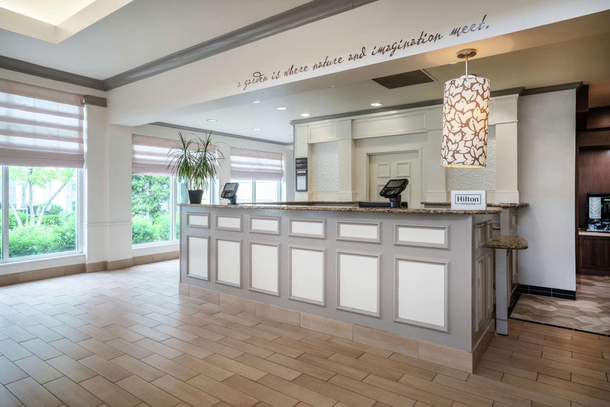 Hilton Garden Inn Louisville East Bagian luar foto