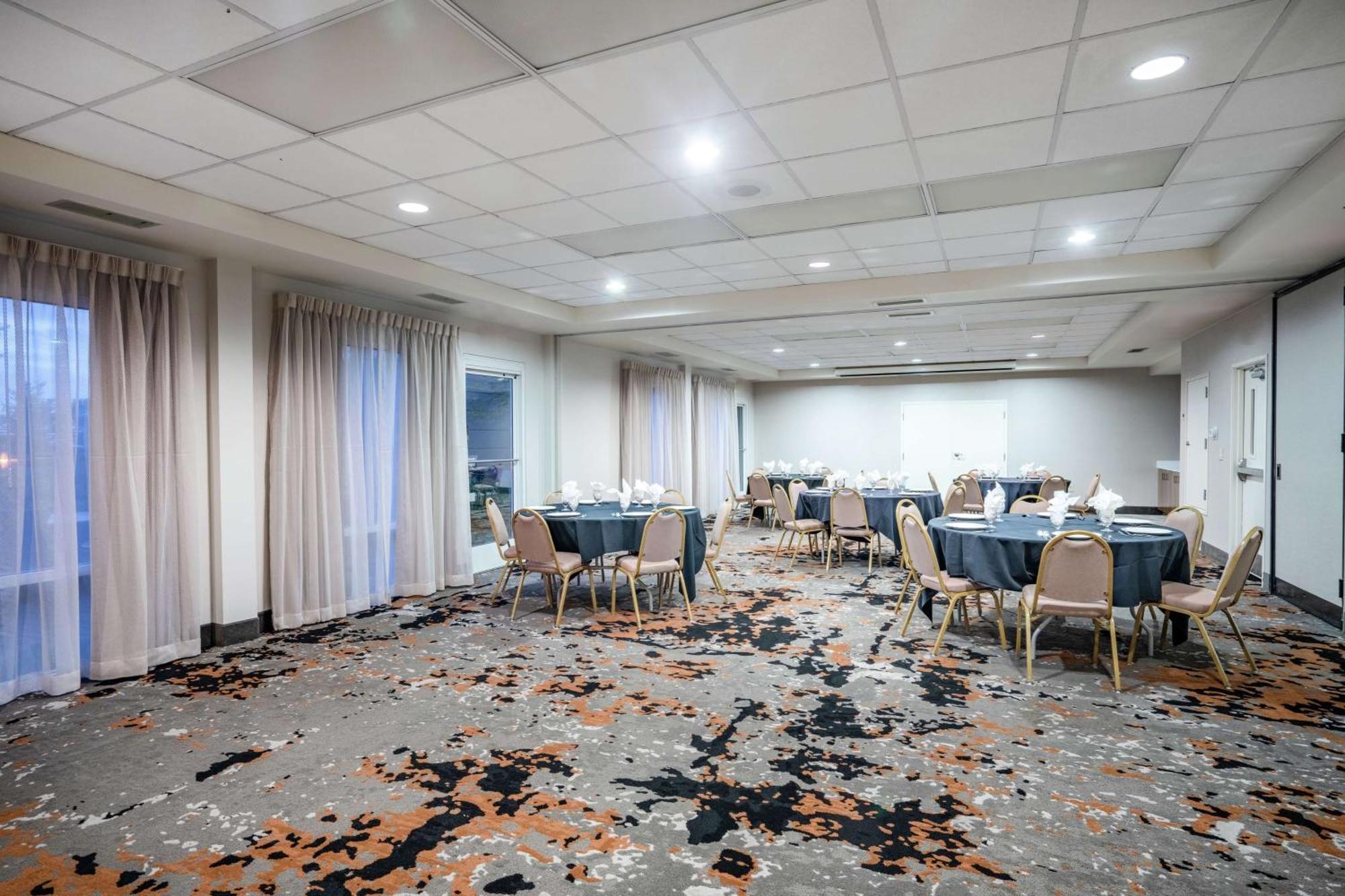 Hilton Garden Inn Louisville East Bagian luar foto