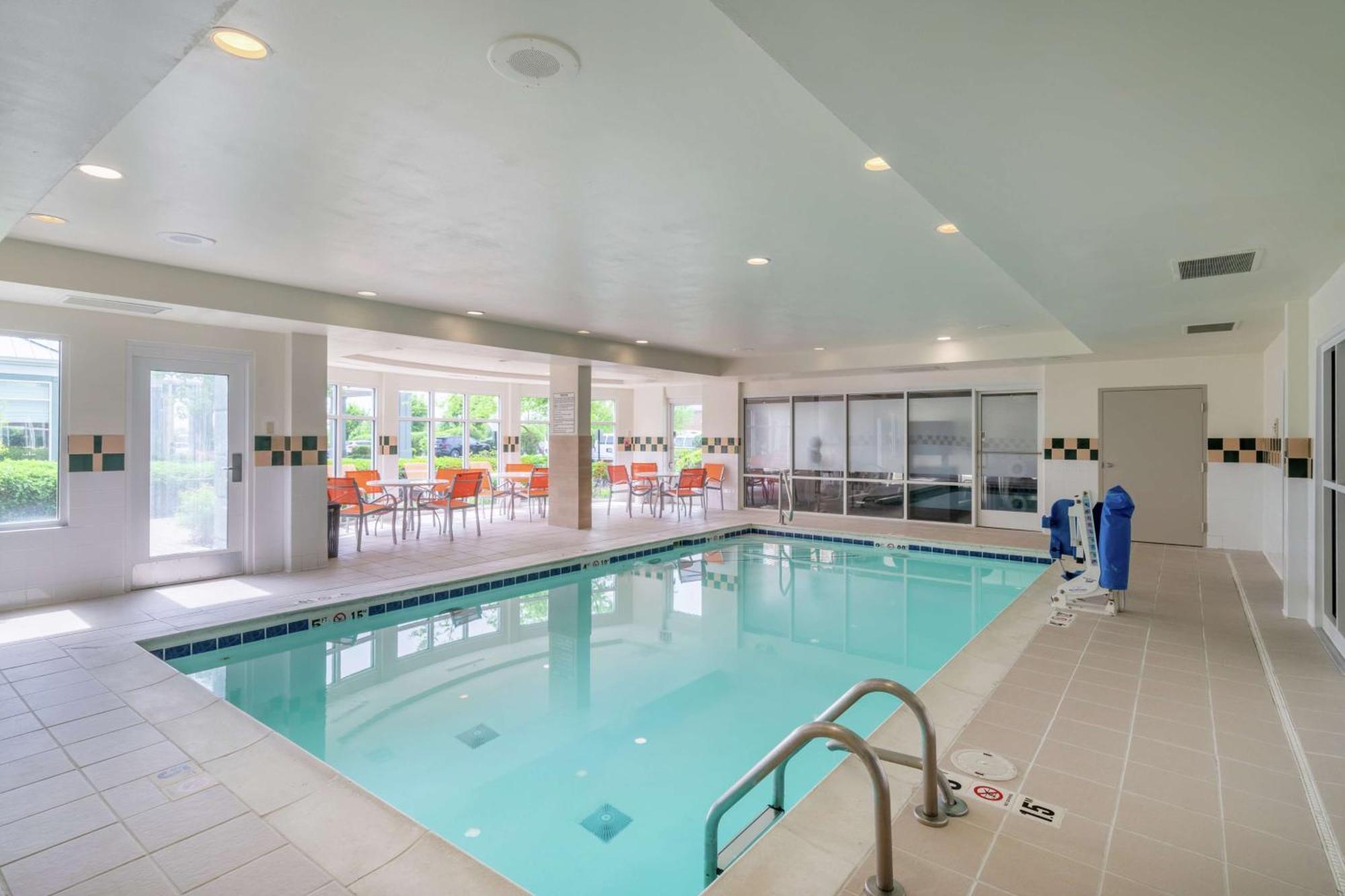 Hilton Garden Inn Louisville East Bagian luar foto