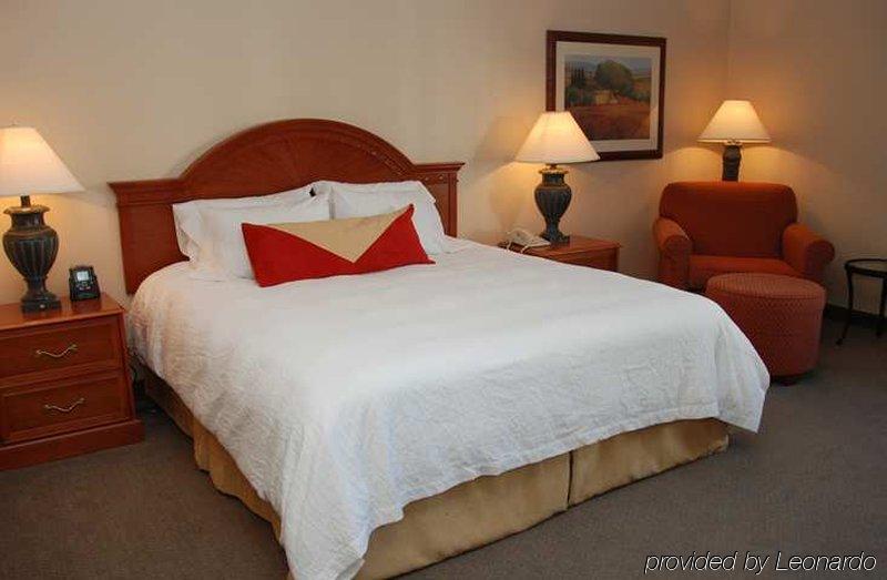 Hilton Garden Inn Louisville East Ruang foto