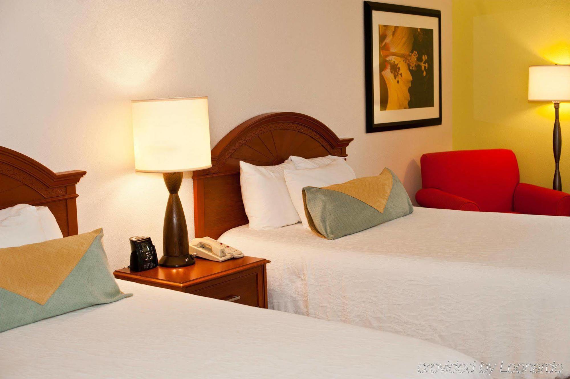 Hilton Garden Inn Louisville East Bagian luar foto